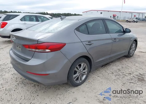 2017 Hyundai Elantra Se z USA, uszkodzony, nr VIN KMHD84LFXHU174630